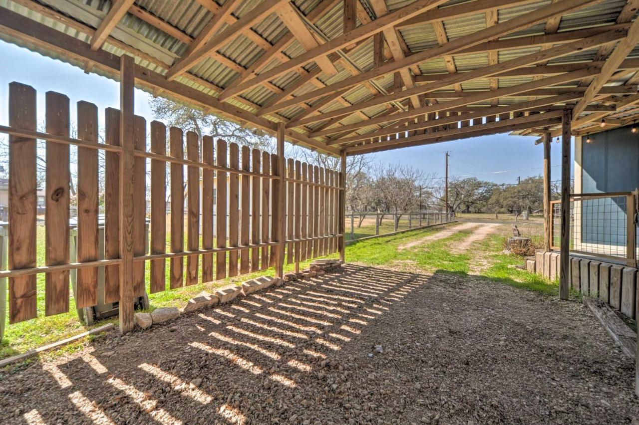 פרדריקסברג The Barn Texas Wine Country Vacation Rental מראה חיצוני תמונה